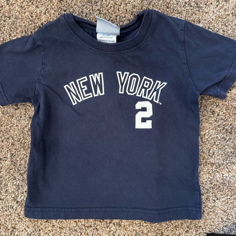 Classic Navy Blue & White MAJESTIC NY Yankees Derek Jeter 2 Tee. 24m